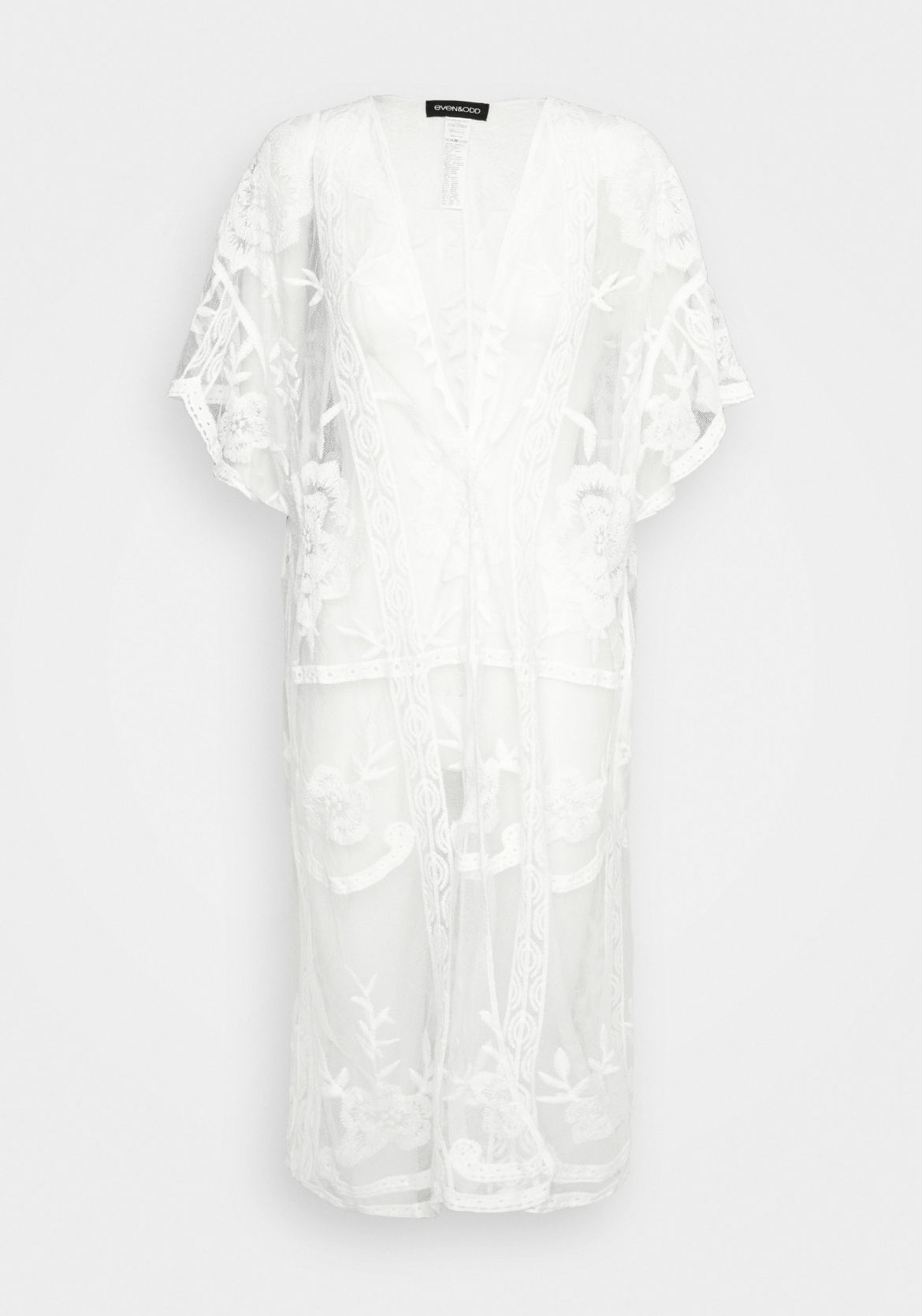 Hvid kimono-inspireret kjole i blonder med transparente blomsterdetaljer og brede ærmer.