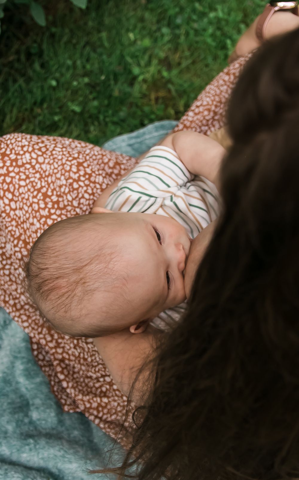 mother child nursing lifestyle photo