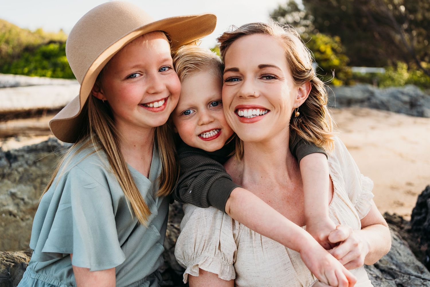 PORT HEDLAND MATERNITY NEWBORN FAMILY MOTHERHOOD PHOTOGRAPHER