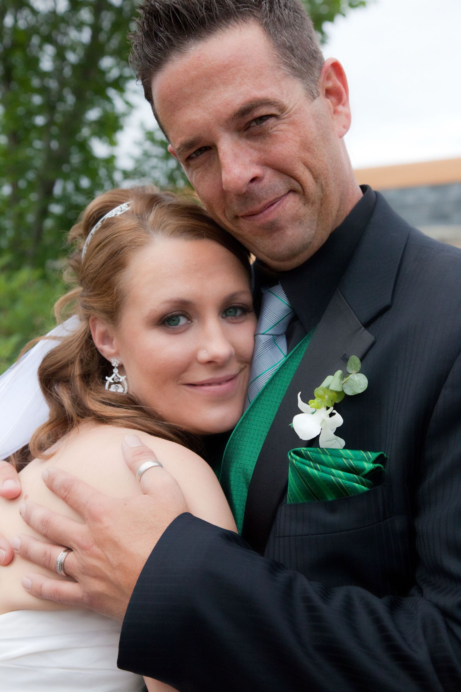 outdoor bridge and groom wedding portraits