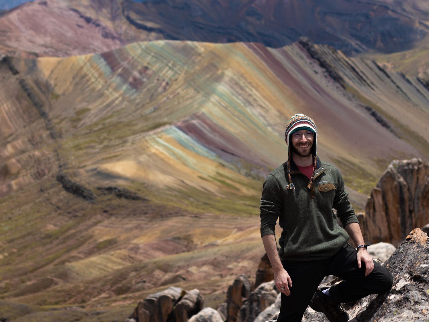 a view of Palcoyo mountain where you clearly see the 7 colours