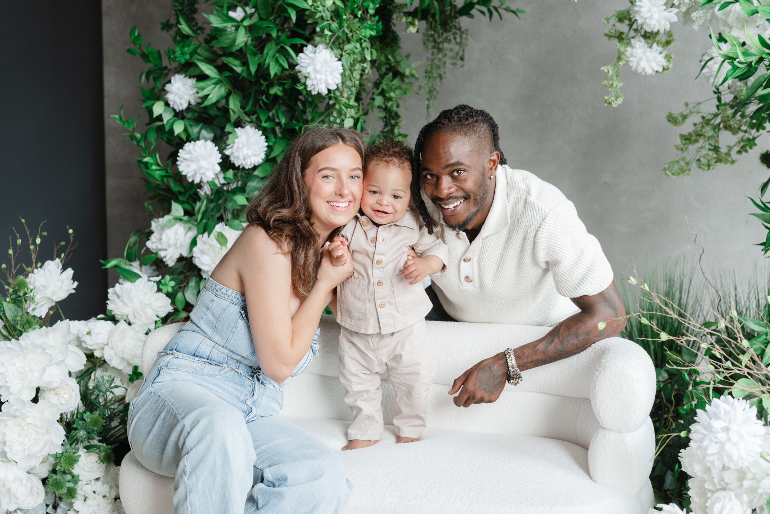 Family hugging baby at Mint Room captured by Toronto Family Photographer Jess GC Photography