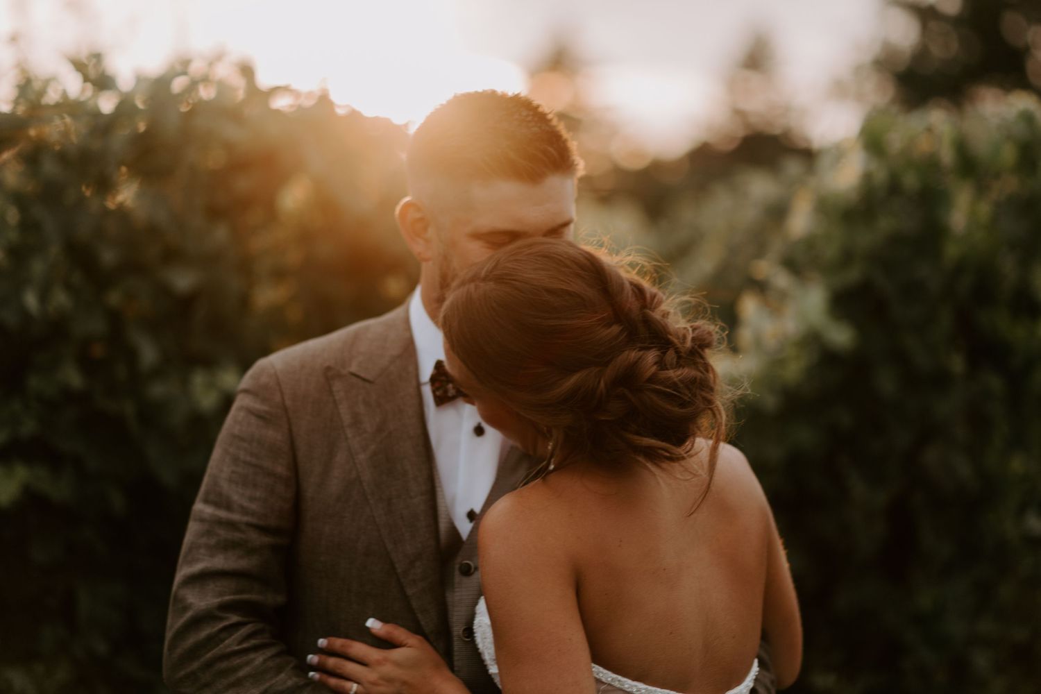 toronto niagara wedding photography winery vineyard candid