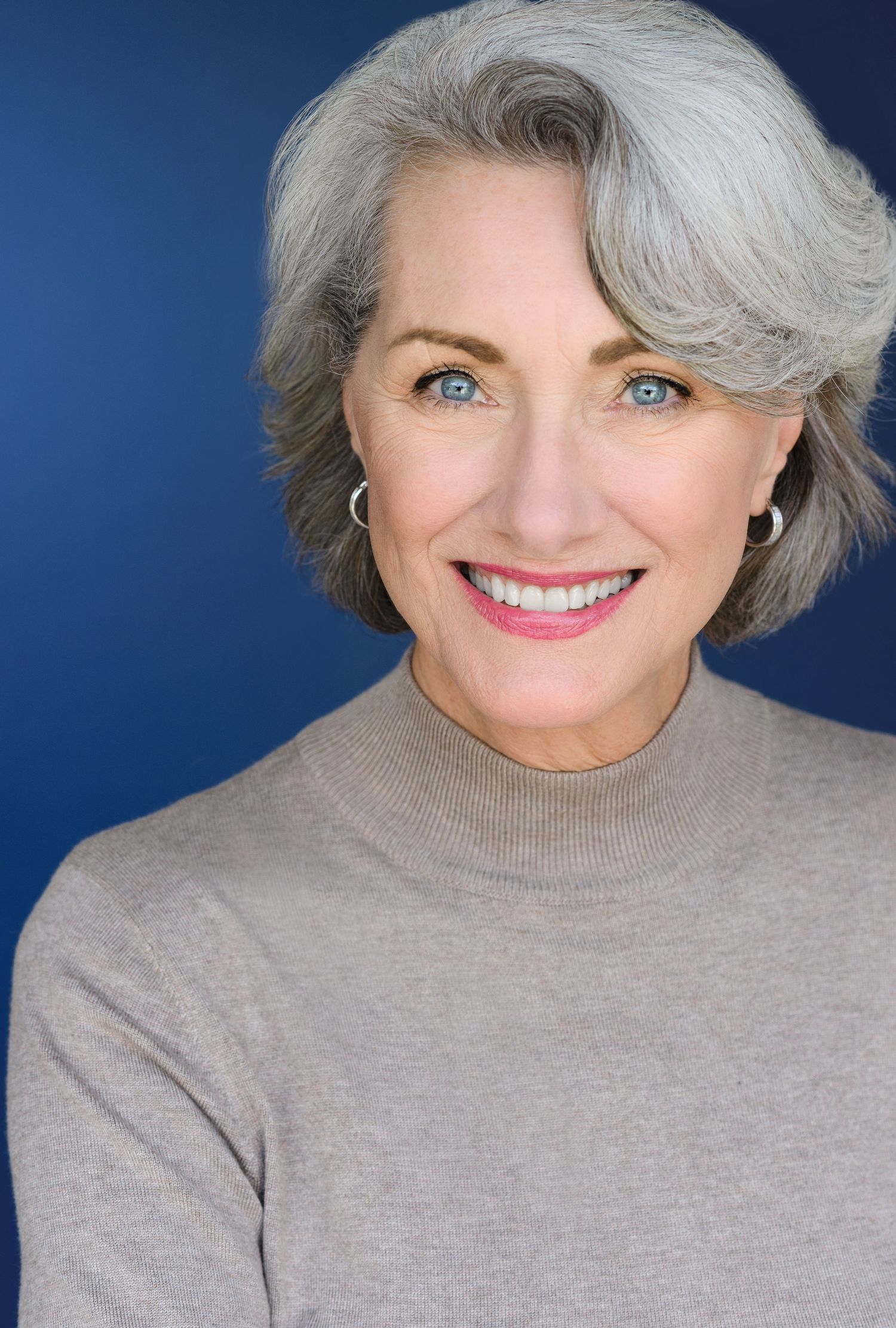Homelight Commercial Actors - 3uw5tqi