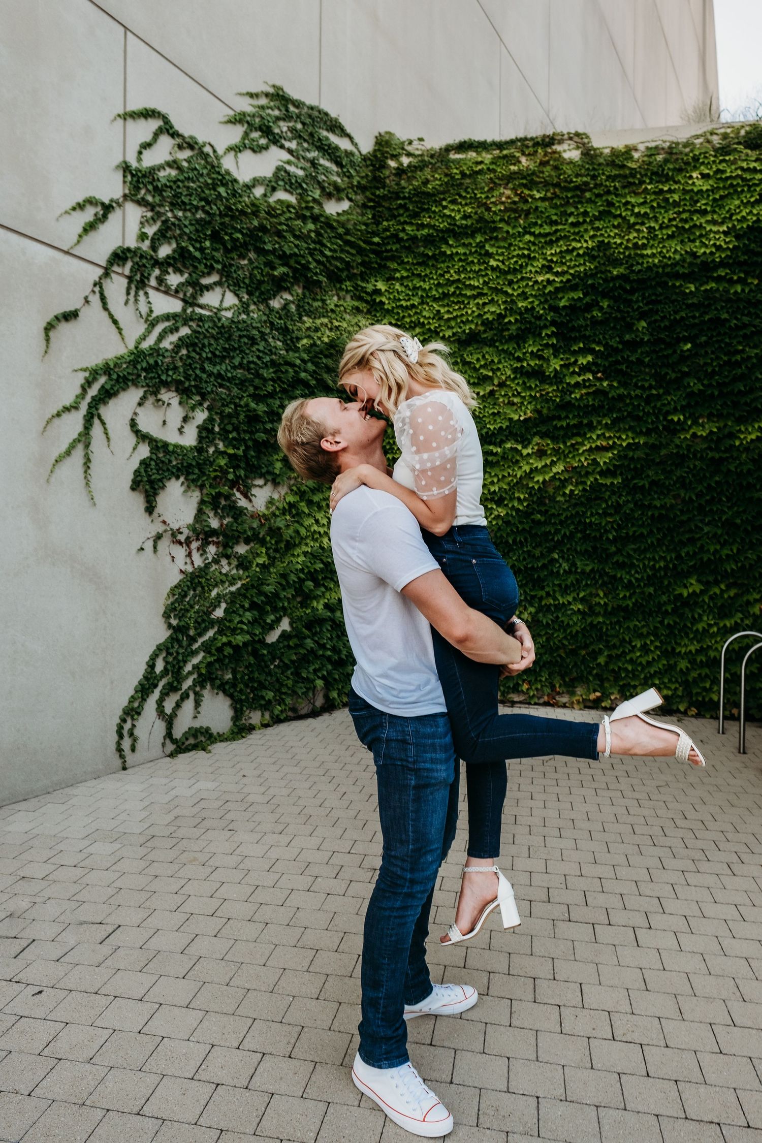 Engagement photographer in Northwest Arkansas