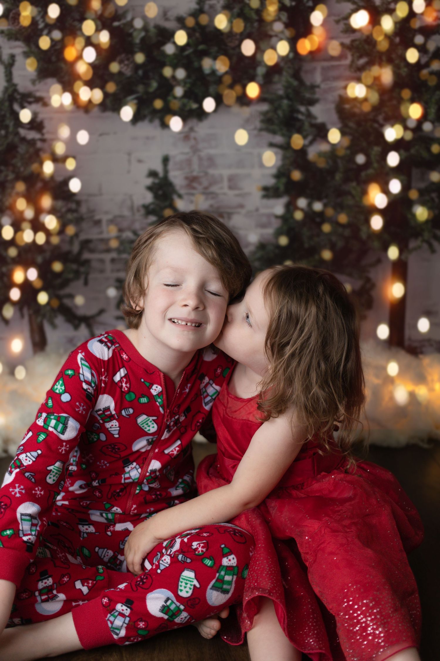 Christmas Mini Sessions 2022. Christmas Family Photography Milton Ontario. Smile On Photography