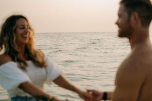Maternity and couples photography in Destin & Fort Walton Beach, capturing authentic love, natural moments, and stunning beach scenery.