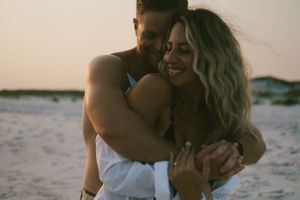 Maternity and couples photography in Destin & Fort Walton Beach, capturing authentic love, natural moments, and stunning beach scenery.
