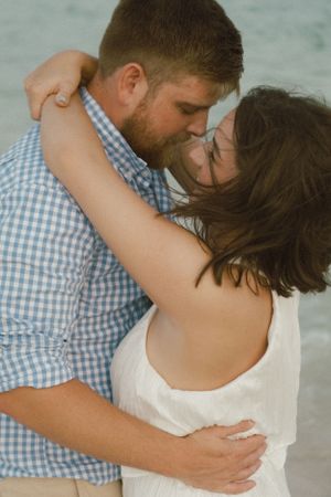 Maternity and couples photography in Destin & Fort Walton Beach, capturing authentic love, natural moments, and stunning beach scenery.