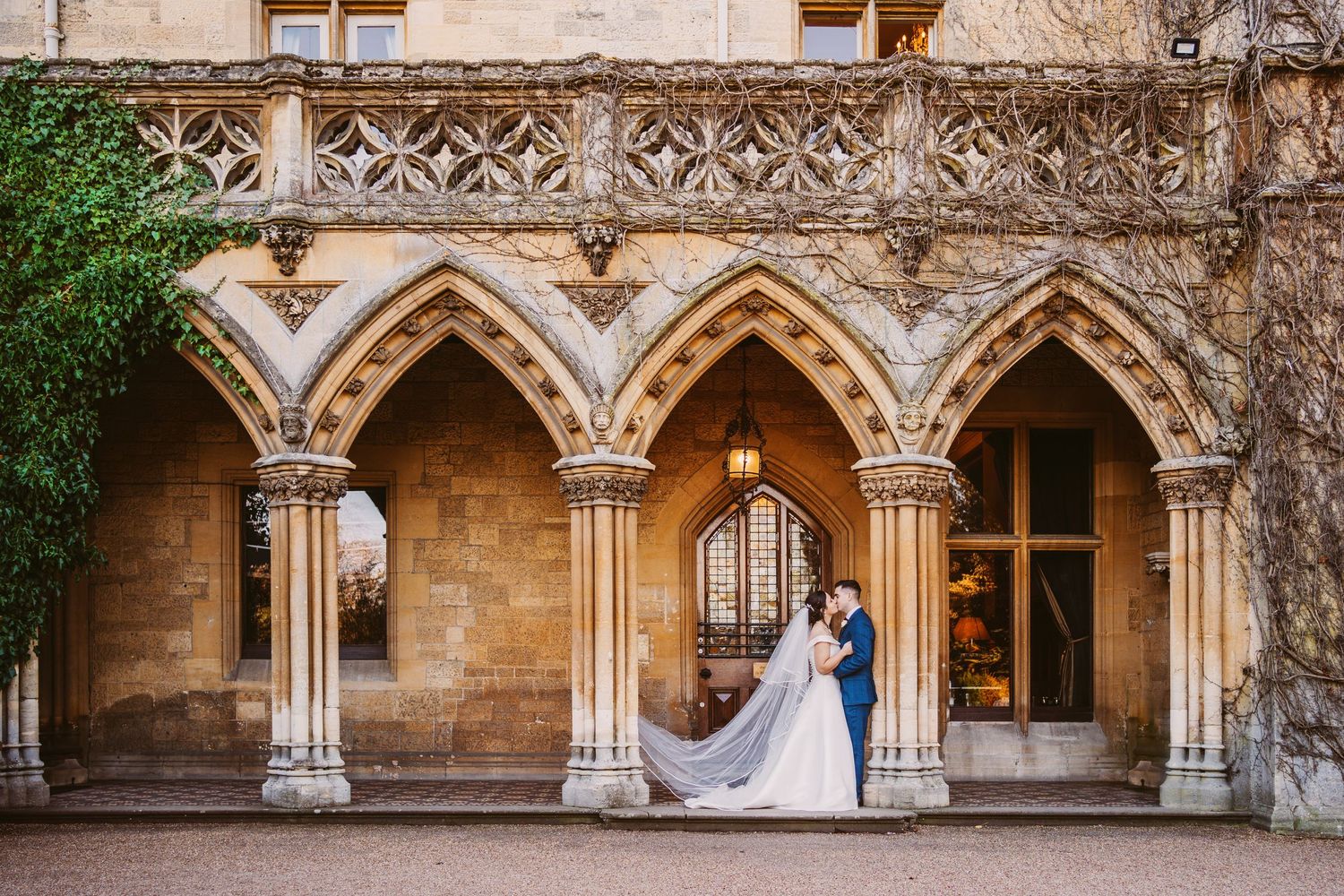 Manor by the Lake, Cheltenham Wedding photography www.vickyphotography.co.uk