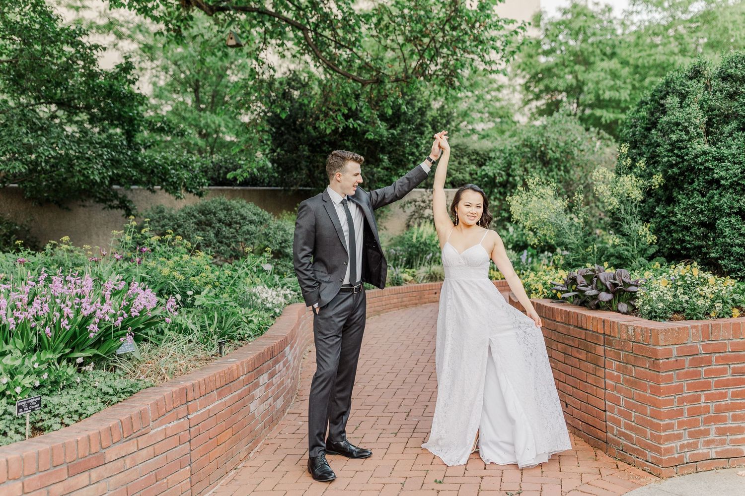 MOONGATE GARDEN WASHINGTON DC ENGAGEMENT PICTURES