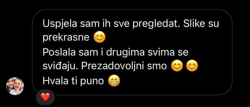 Chat message interface with emoticon reactions in dark mode displaying Croatian text.