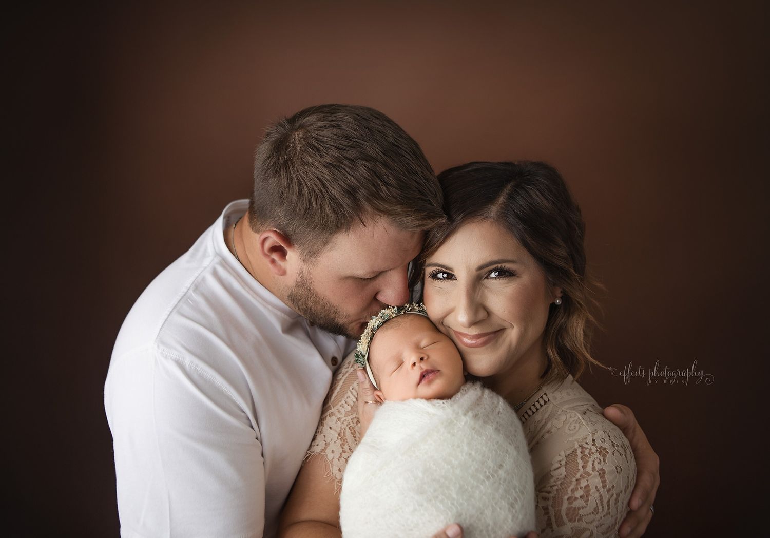 Newborn with parents portrait photo.