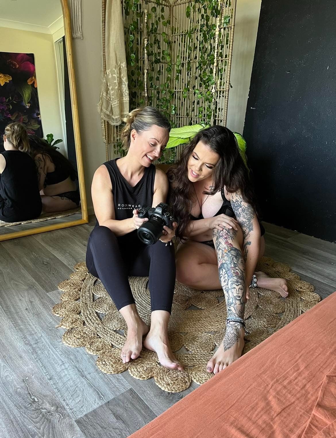BTS sneaky look at the back of the camera during your photoshoot