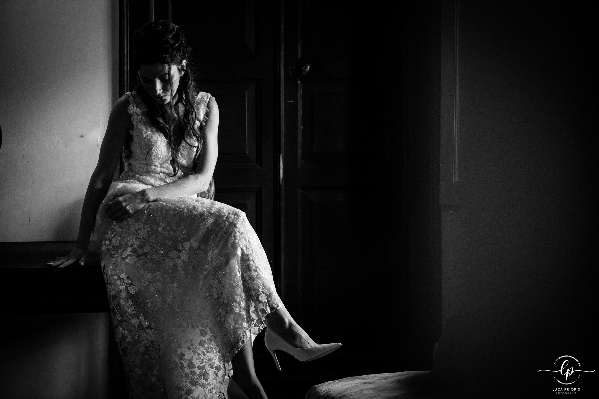ritratto della sposa in bianco e nero