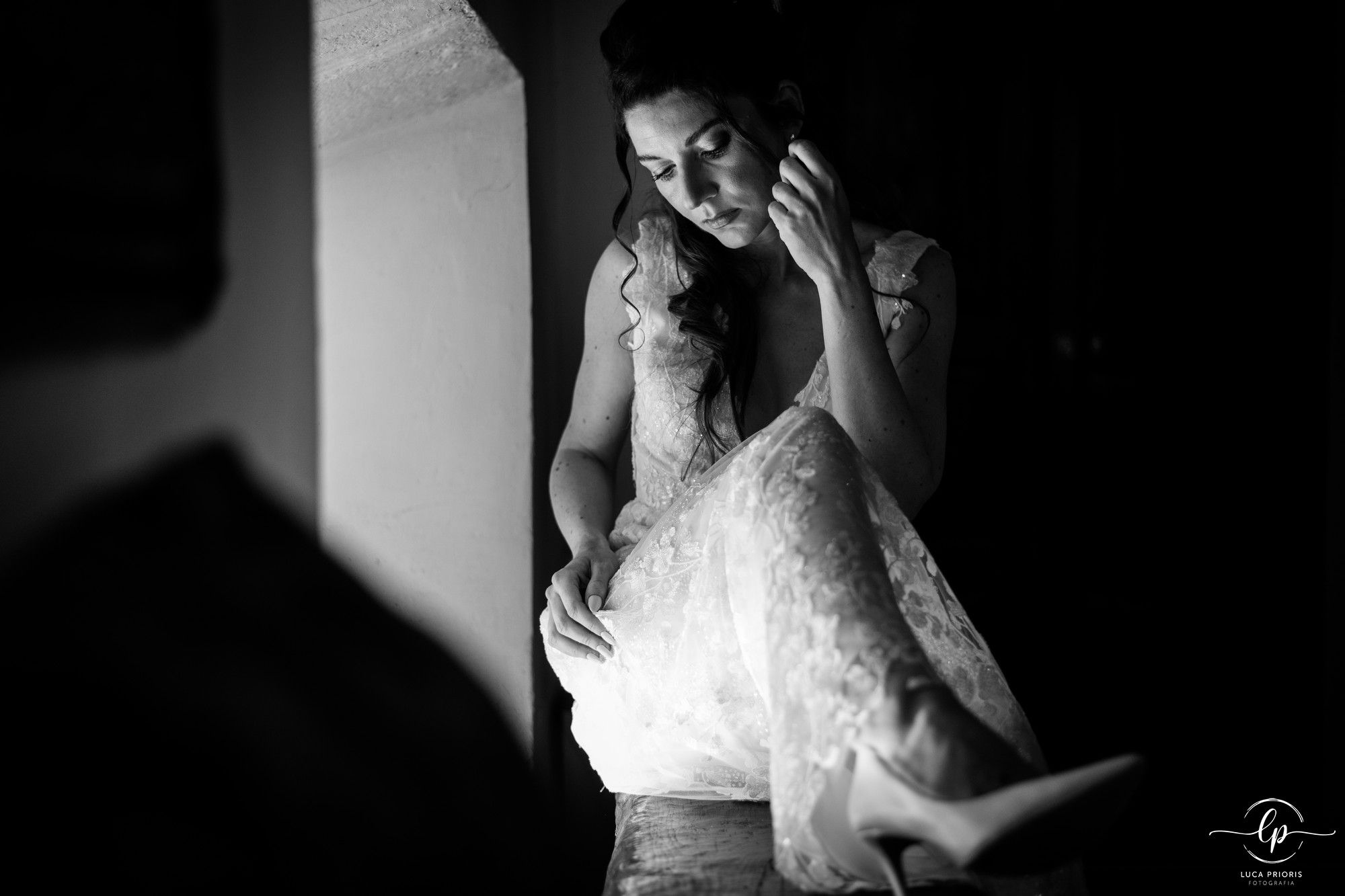 ritratto della sposa alla finestra