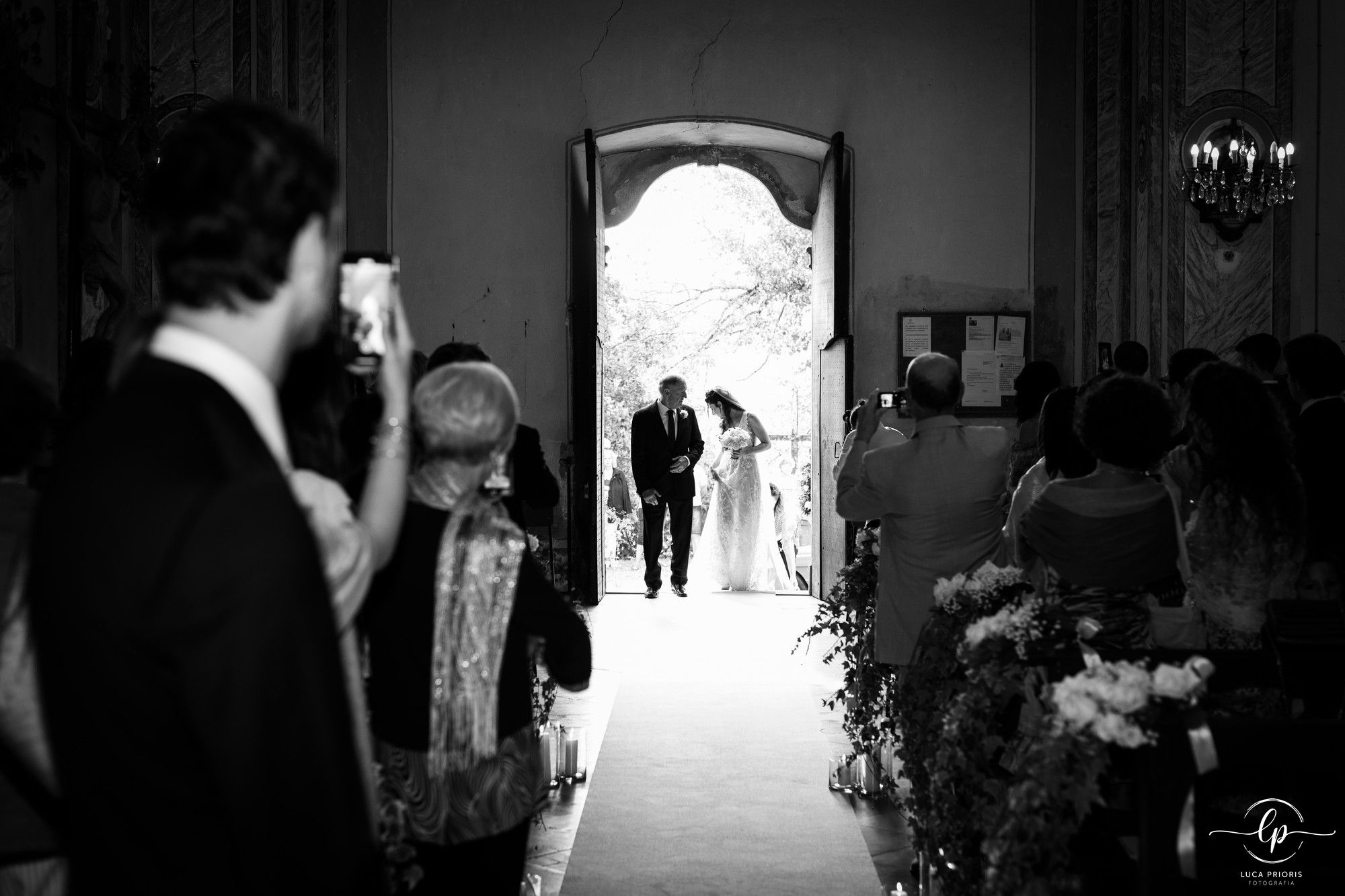 l'arrivo in chiesa della sposa