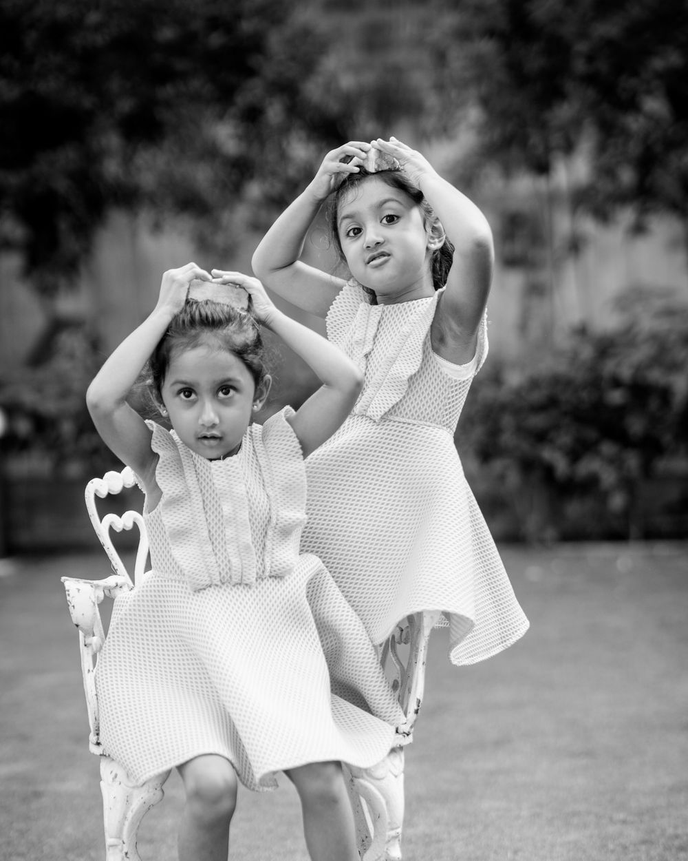 Twin baby girls playing in the backyard while kids photography session by little vows studio