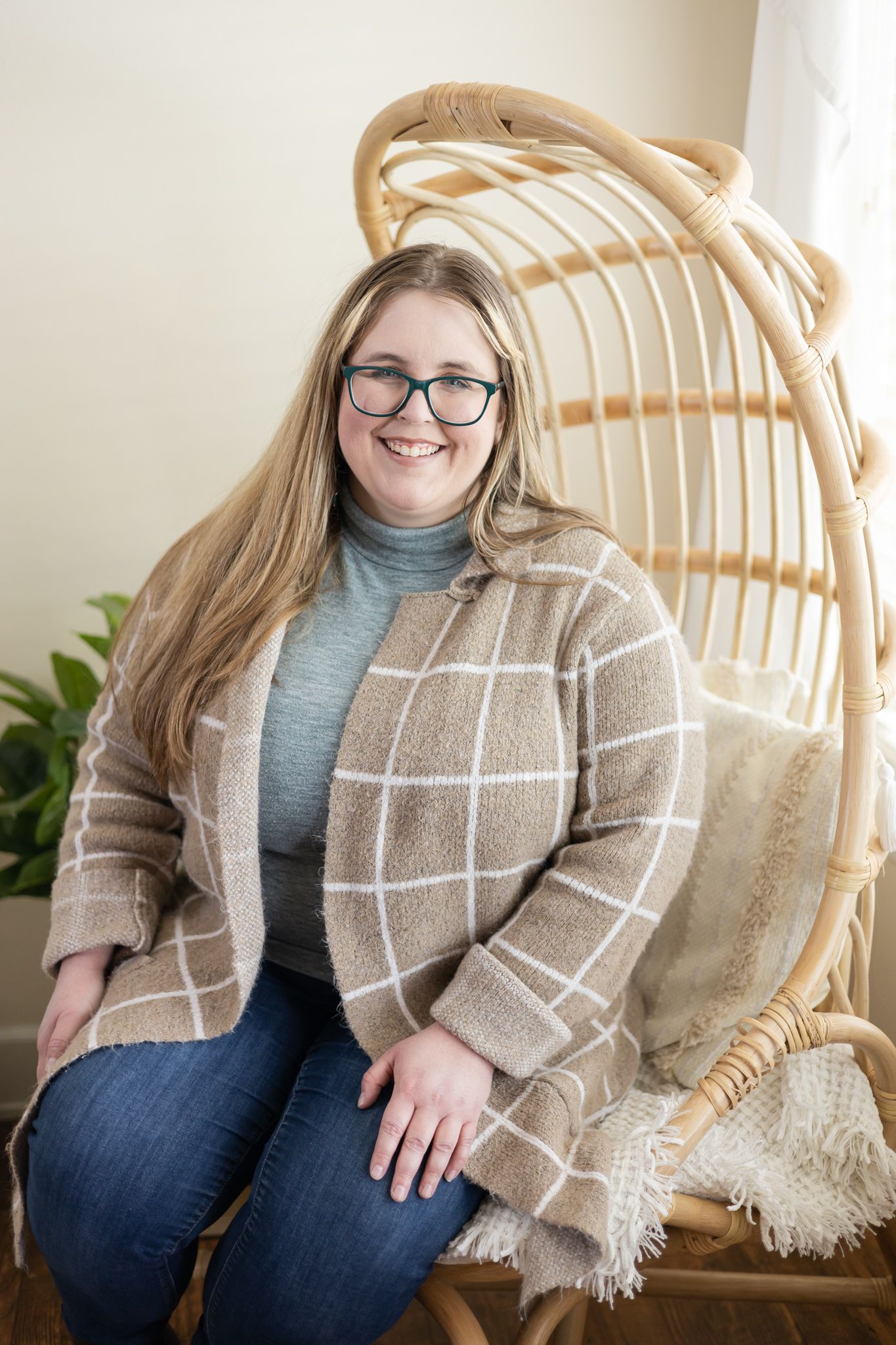 Liz on the Eastside event planner in Bellevue, Kirkland, Redmond, Issaquah headshot sitting in a wooden egg chair