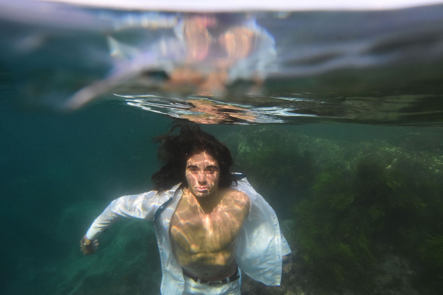 Authentic, storytelling editorial family underwater photography capturing real moments with depth, emotion, and a strong visual narrative