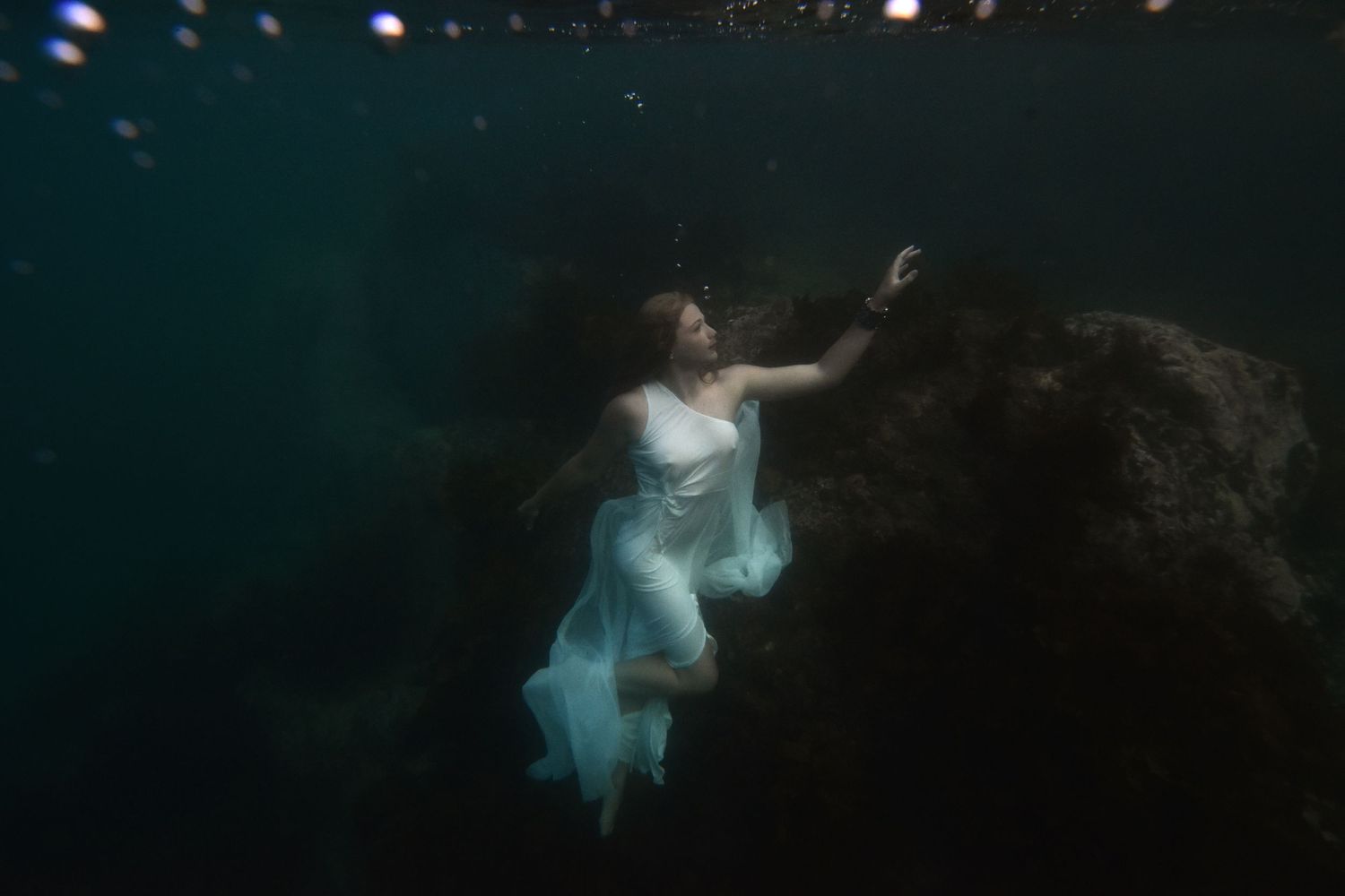 Authentic, storytelling editorial family underwater photography capturing real moments with depth, emotion, and a strong visual narrative