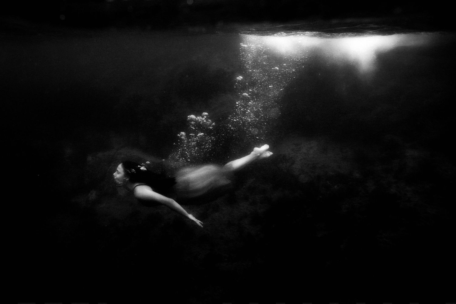 Authentic, storytelling editorial portrait underwater photography capturing real moments with depth, emotion, and a strong visual narrative