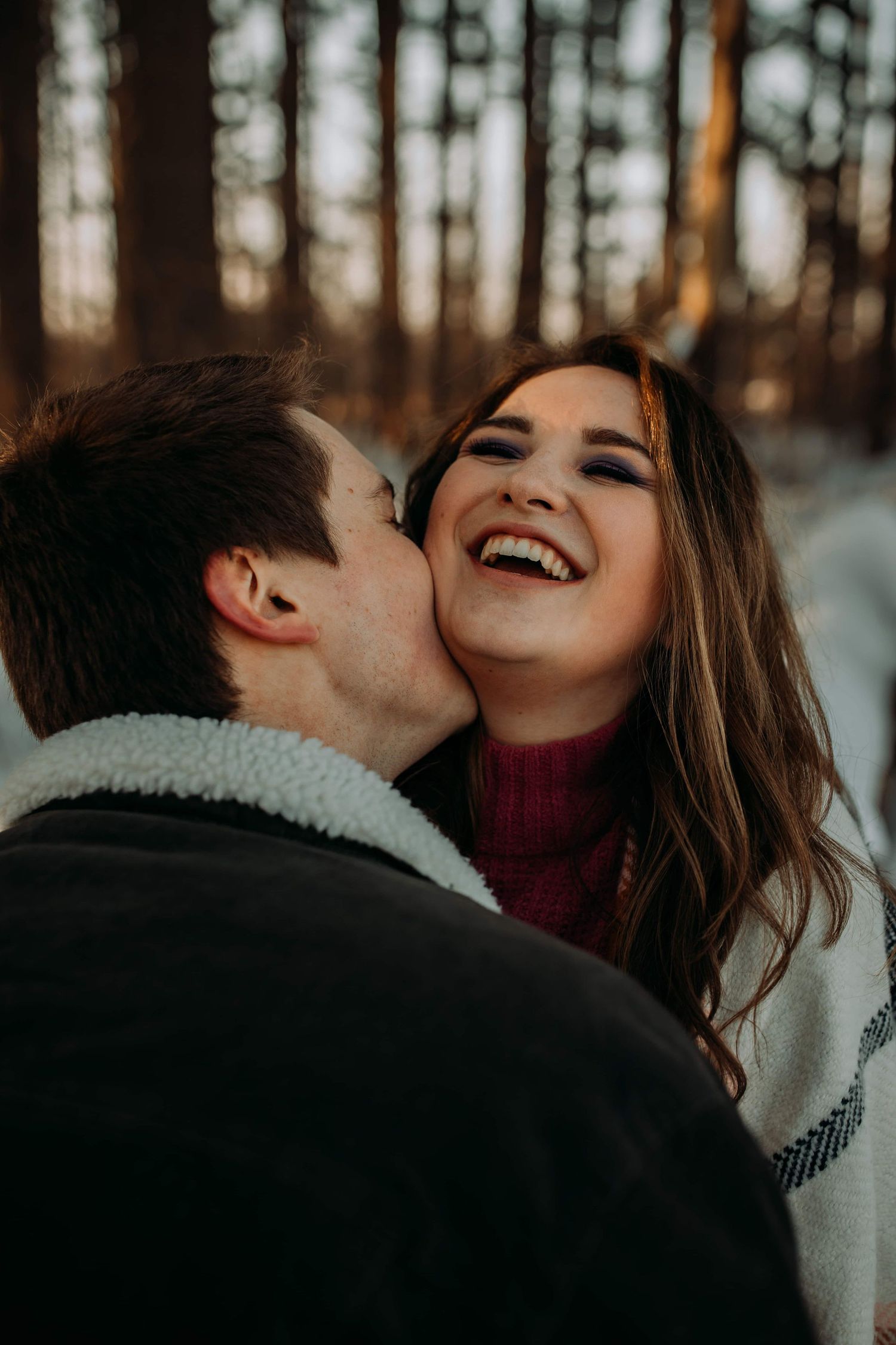 couple-kissing-neck