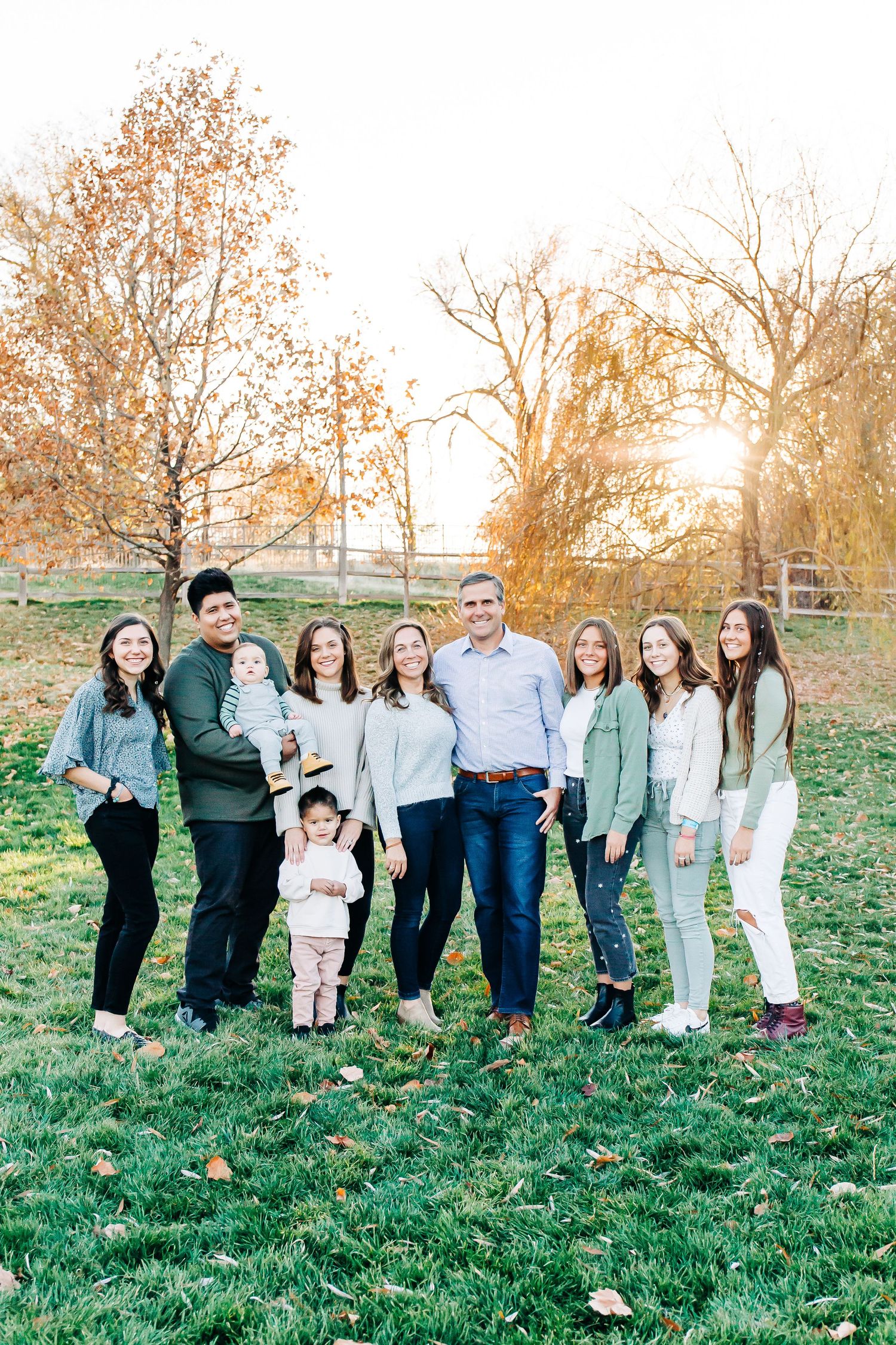 family session, Utah photographer, Utah county photographer, family posing ideas, what to wear to family photos,