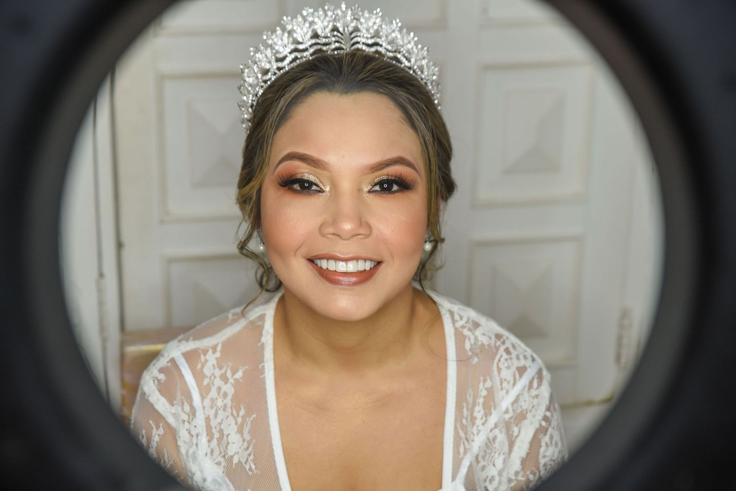 Chelman Pineda captura los momentos más íntimos de tu boda, preboda, matrimonio, liberando la esencia del día.