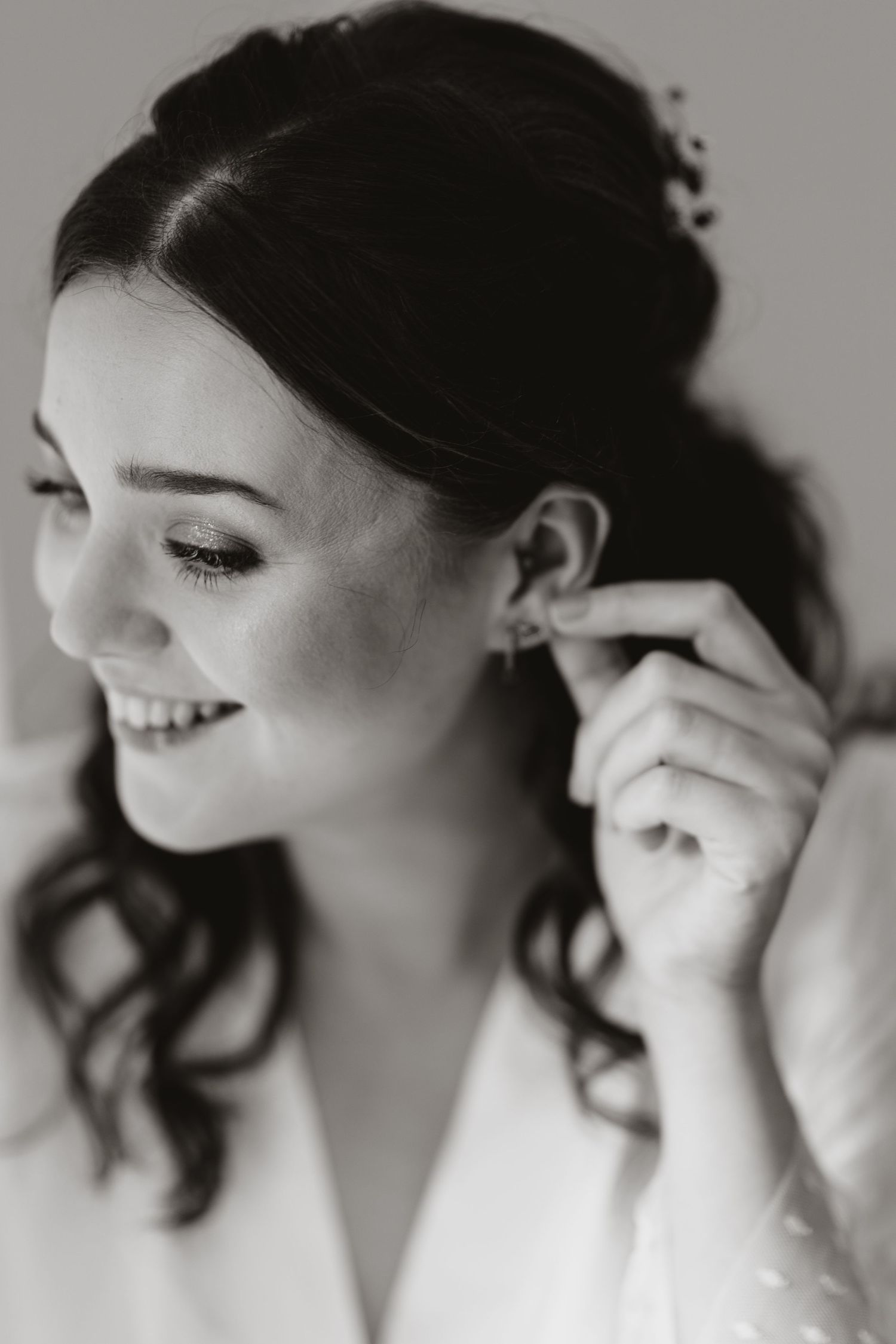 Candid wedding photography on the morning of wedding