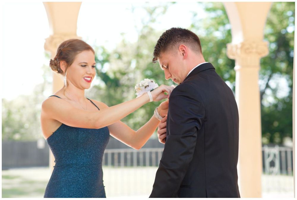 Bartlesville Highschool Prom Portrait Pictures at OK Campus by Bartlesville Photographer Kristi Bray Photography
