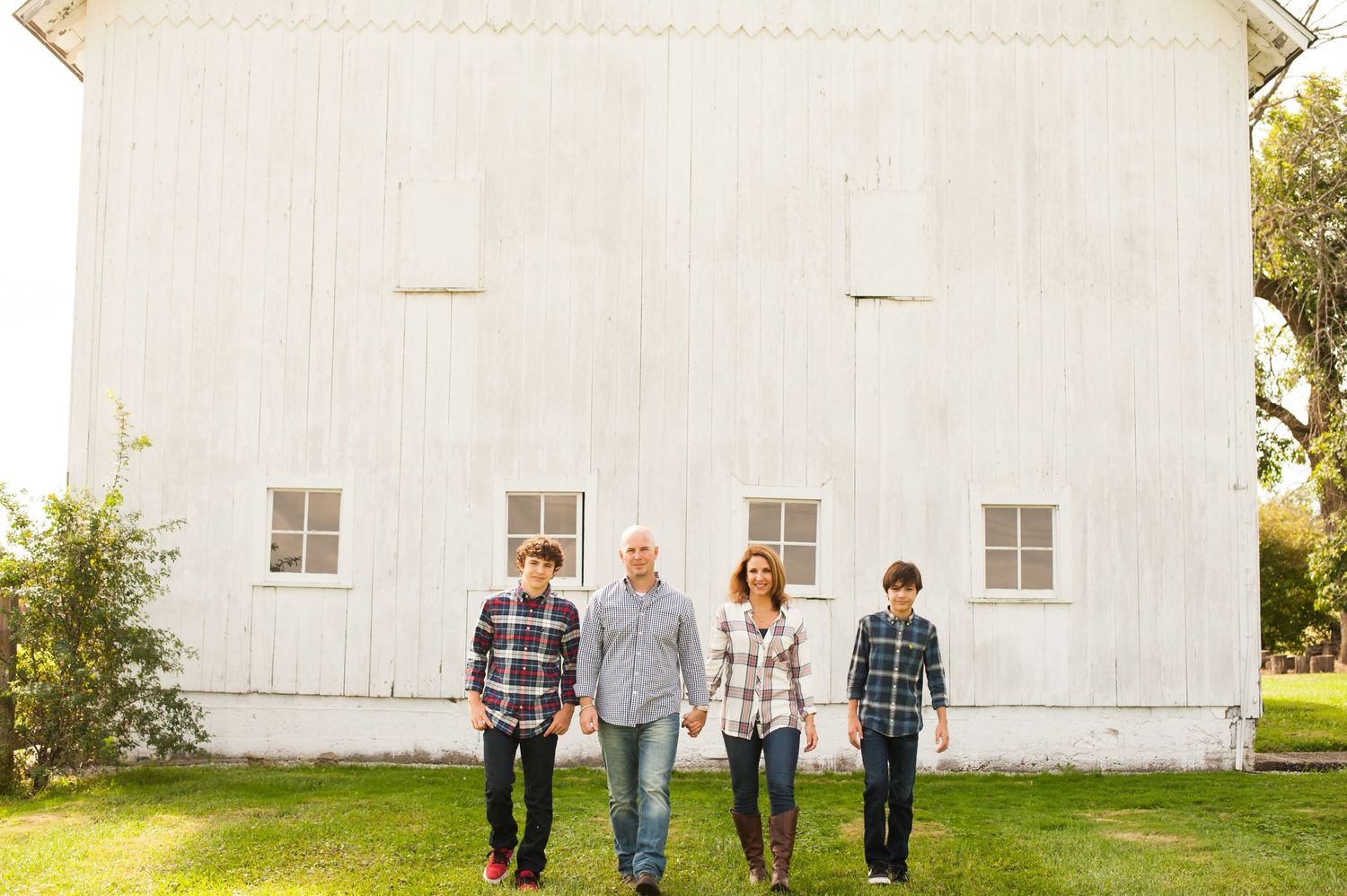 Zionsville photographer - Nathaniel Edmunds Photography - captures family pictures at Maplelawn