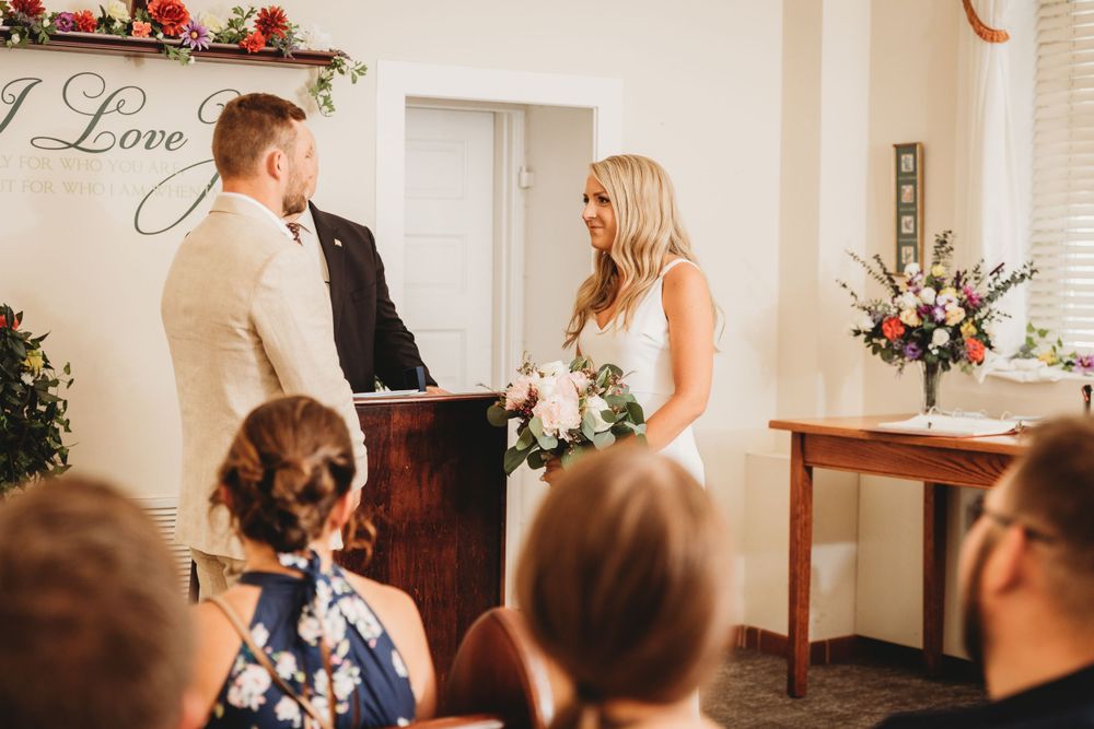 Downtown Annapolis Wedding photo. Annapolis courthouse wedding photography