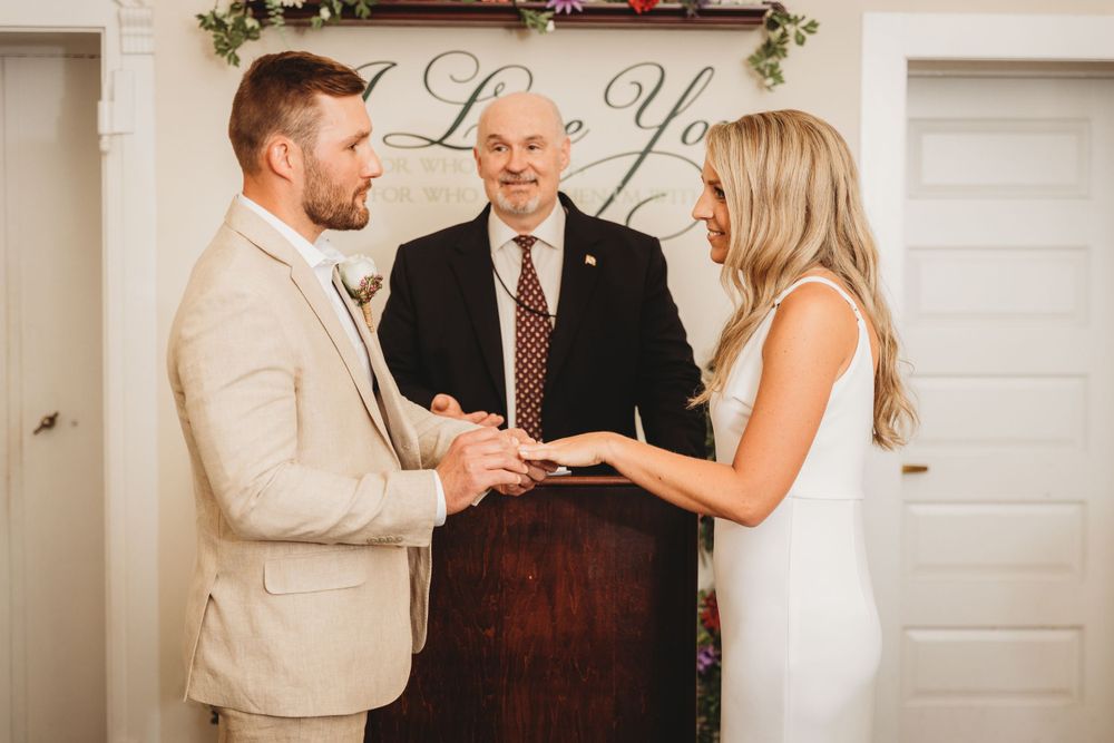 Courthouse wedding photo in Historic Downtown Annapolis