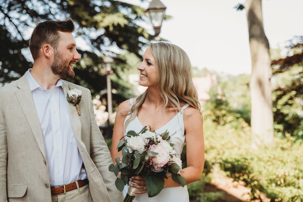 Candid wedding photo in Downtown annapolis. Annapolis wedding photography