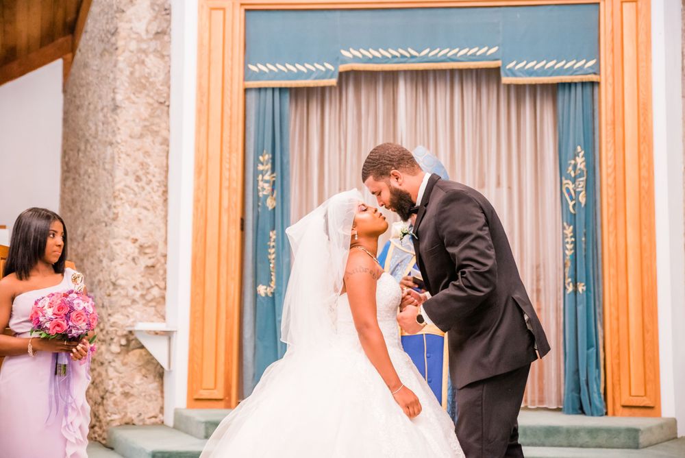 bride and groom i do kiss