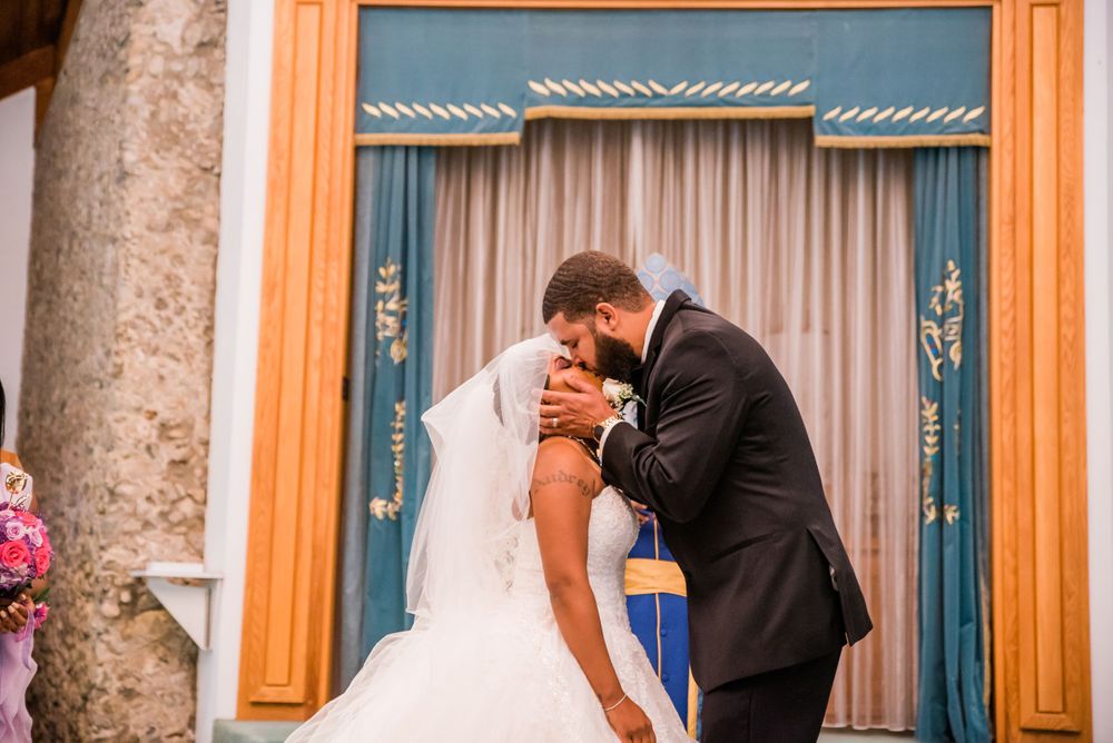 bride and groom i do kiss