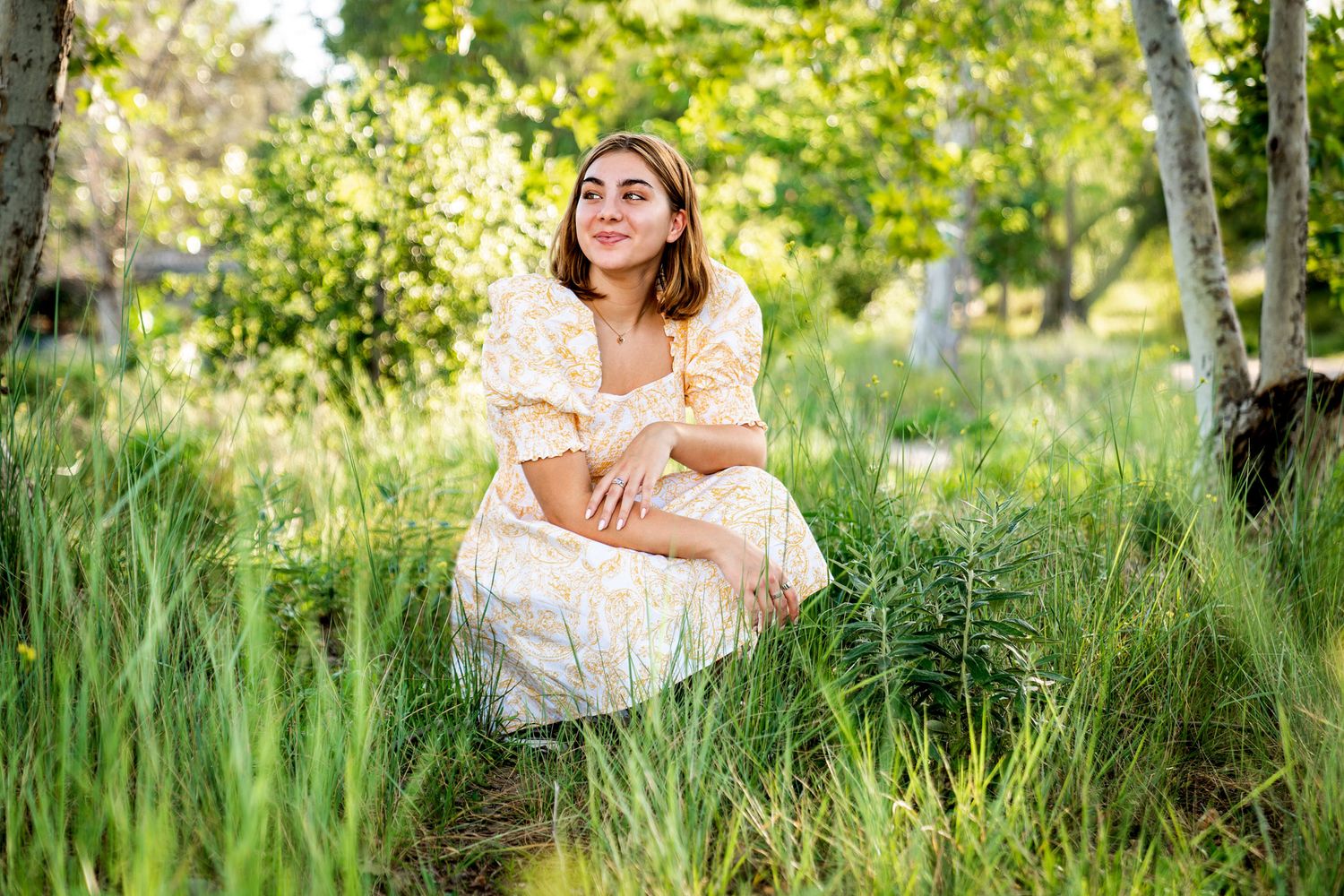 girl-in-meadow-by-margie-temme-photography-for-high-school-graduation