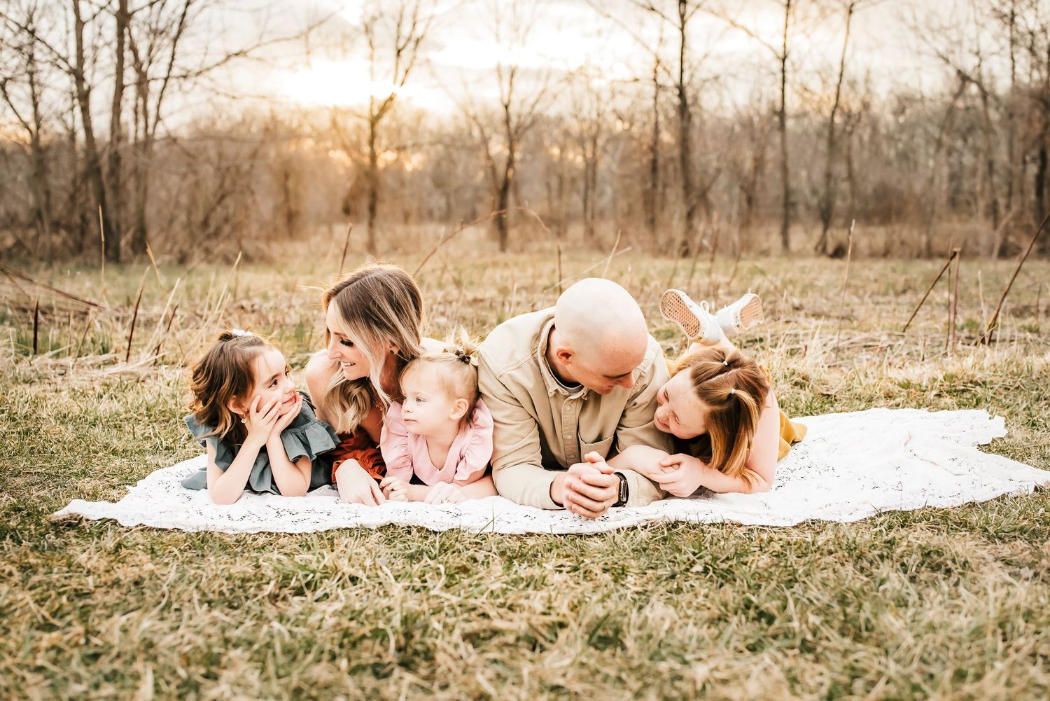 stunning lifestyle family photo session at Sharon Woods in cincinnati