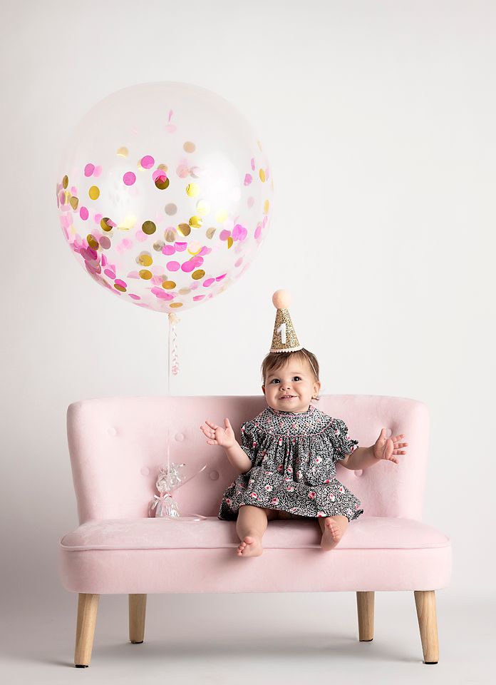 One year photo with a large balloon