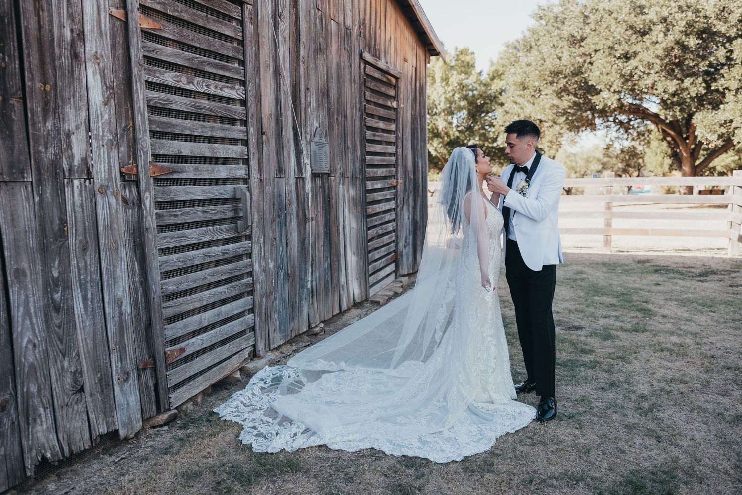 Dallas Fort Worth Wedding Photographers, DFW Bridal Photography, Wedding Venues in Dallas, Fort Worth Engagement Photogr