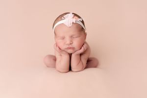 #newbornphotoshoot #wigannewbornphotoshoot #newbornphotographer #wigannewbornphotographer #northwestnewbornphotographer