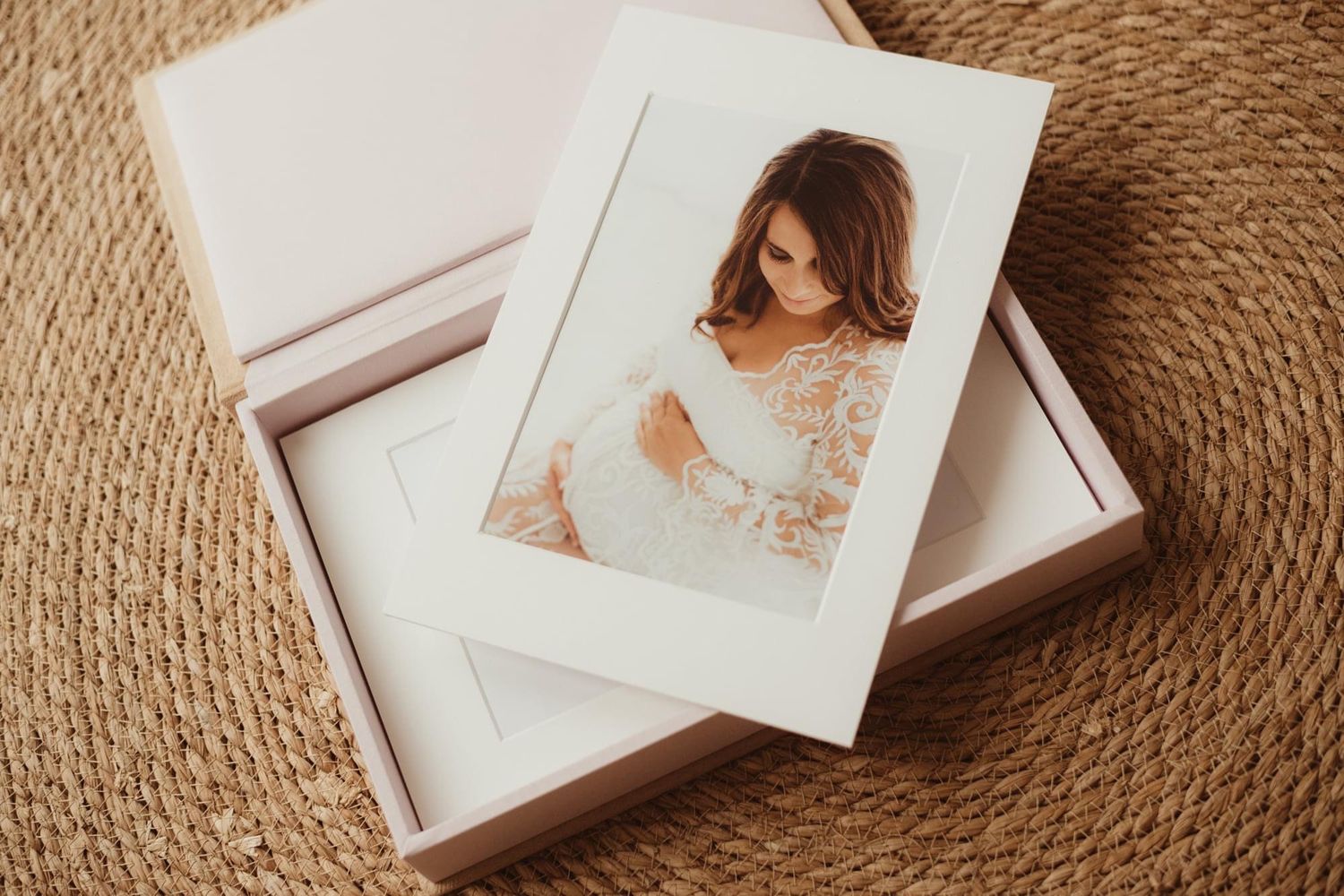 Fotoalbum mit einer Schwangeren Frau Babybauch Shooting