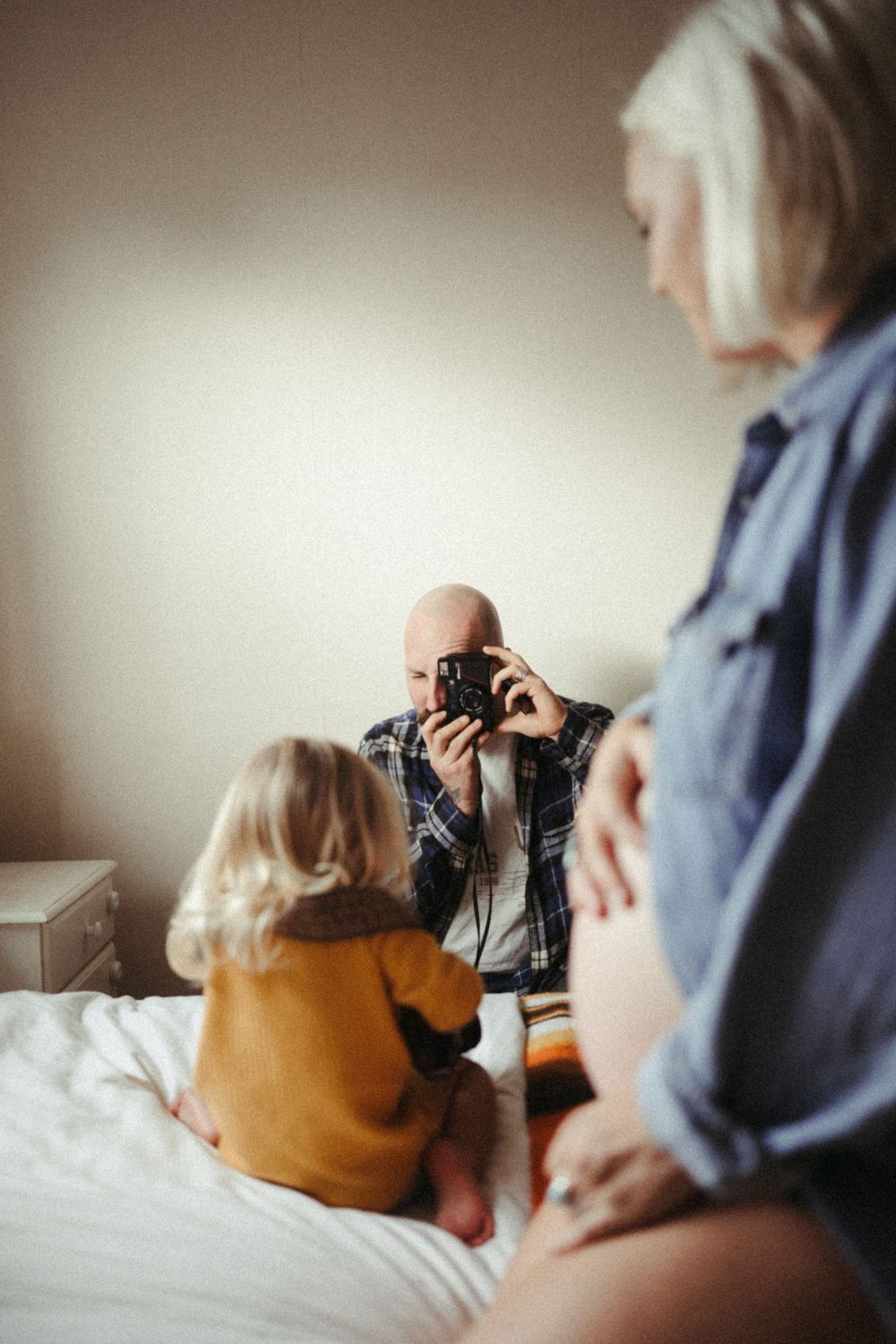 Behind the scenes maternity photoshoot with photographer capturing moments.