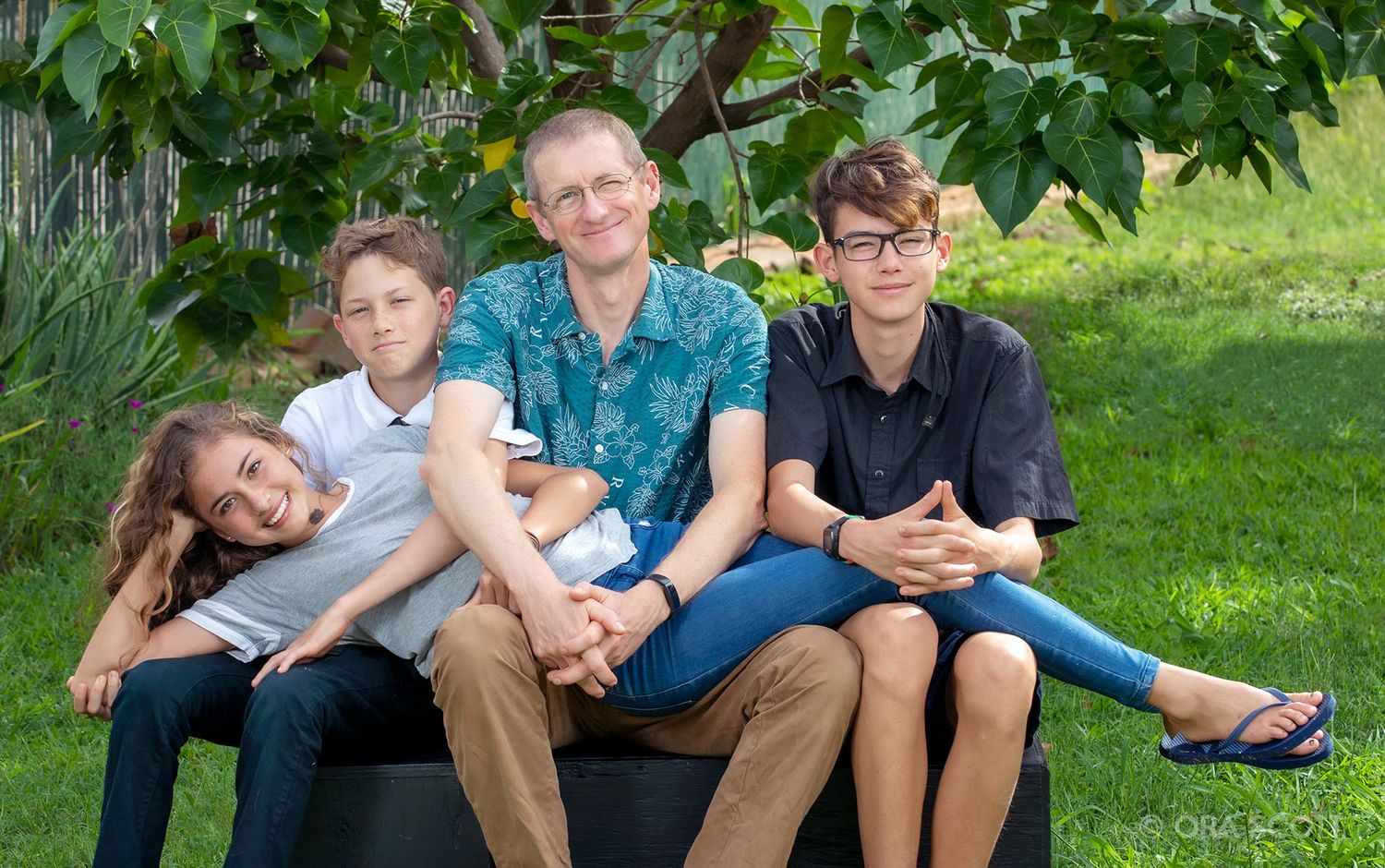 happy family photos maui