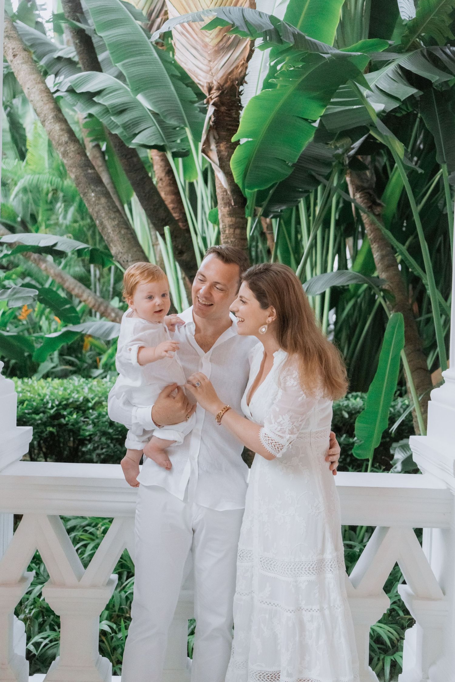 raffles hotel family photoshoot