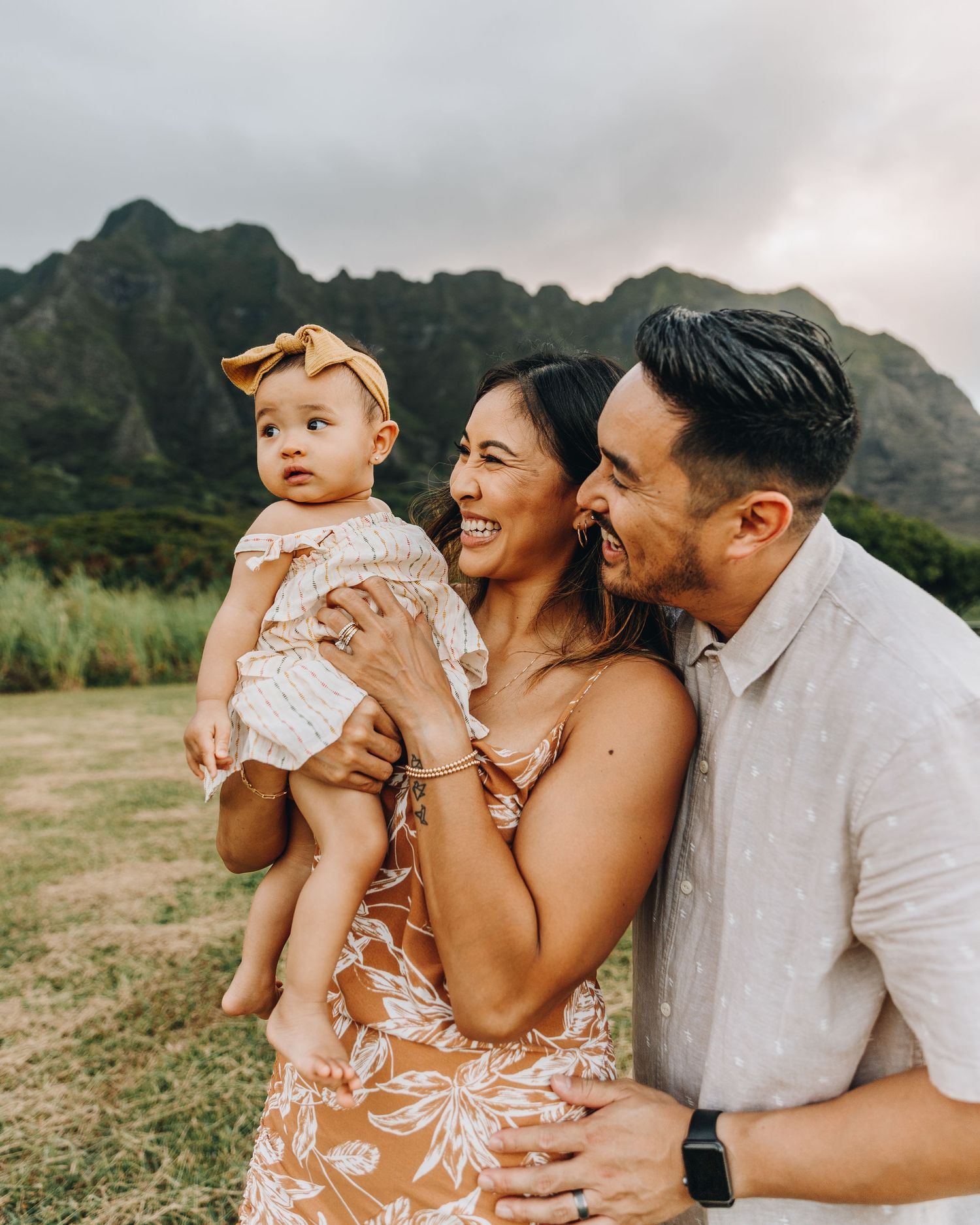 tehlor takahata, tehlor takz photo co. hawaii wedding photographer, family photoshoot kualoa beach