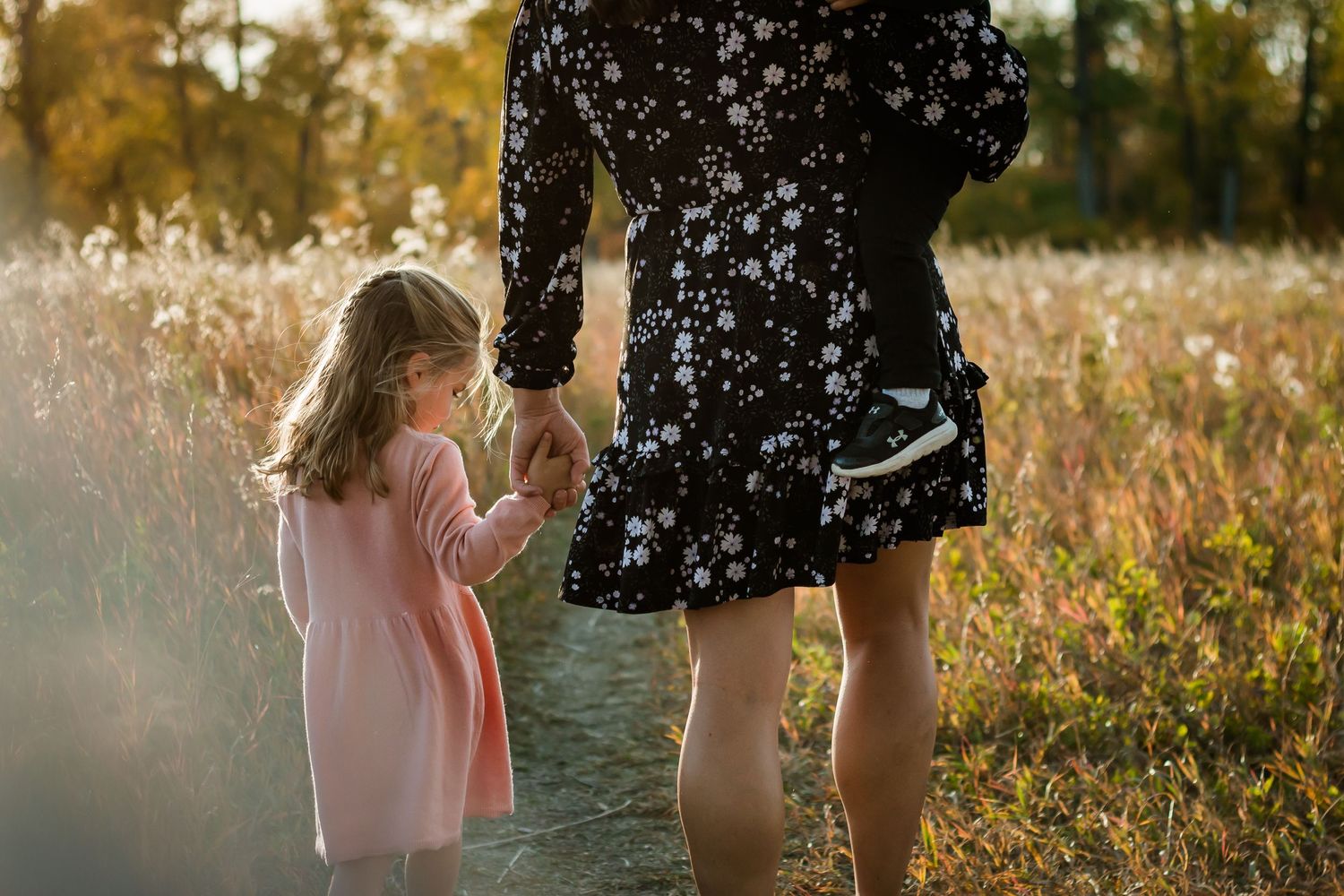 Calgary fall family golden hour photos in Fish Creek Park, Calgary Alberta by Love & Sunshine Photography.