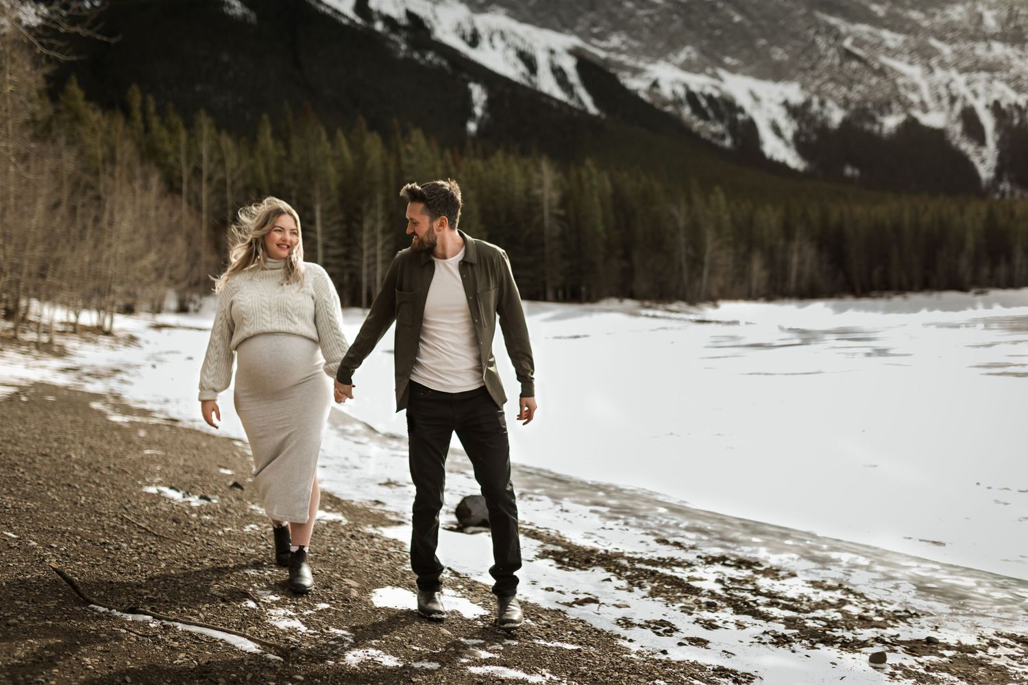 Mountain mini session in Kananaskis by Calgary Alberta lifestyle photographer Love & Sunshine Photography.