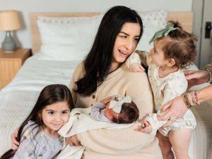in home newborn photography lifestyle